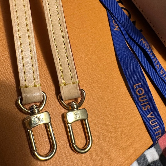 Authentic Louis Vuitton Alma BB in Monogram Microchip - Picture 7 of 14